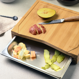 Chopping board with drip tray